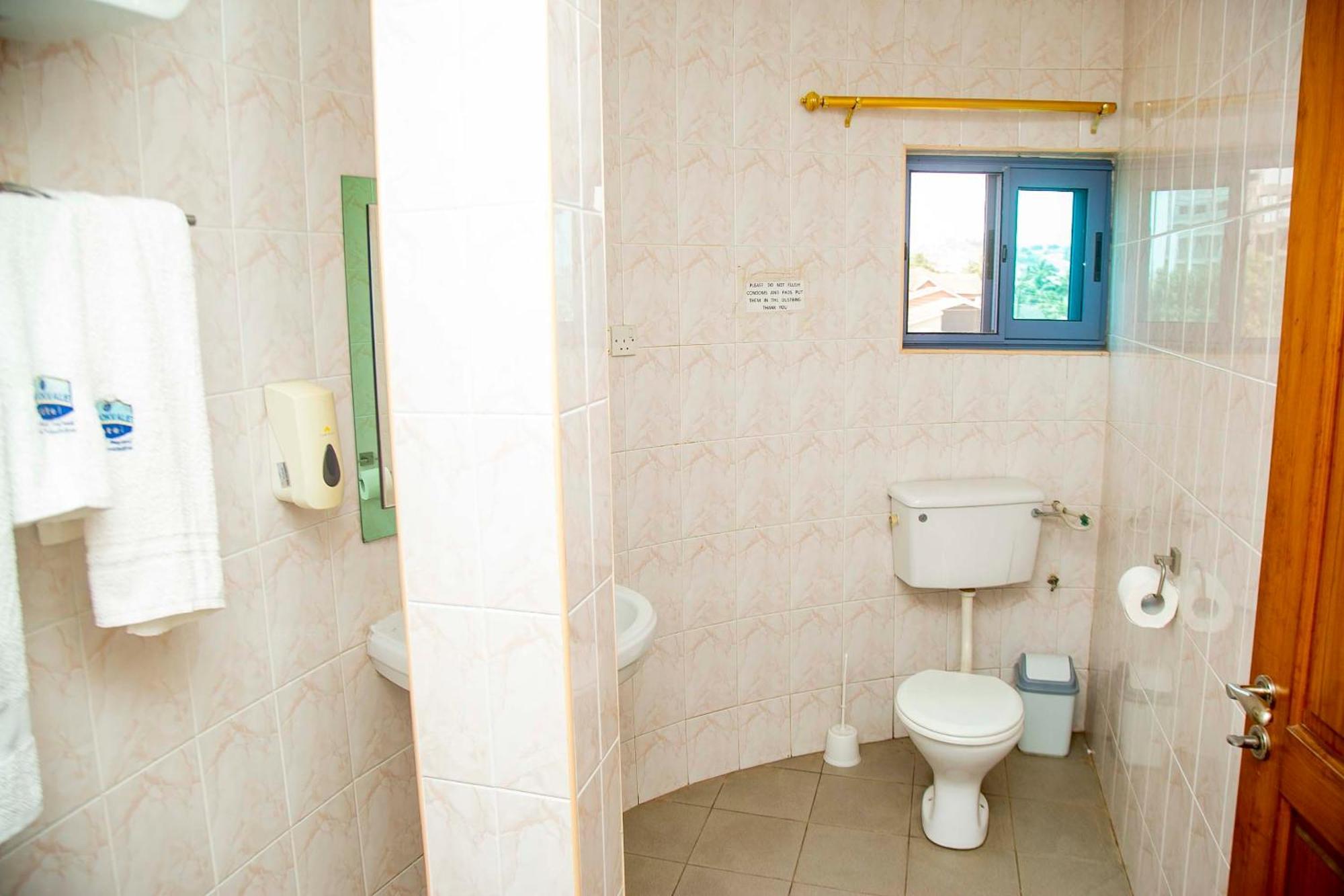 Brookvale Hotel Weija Luaran gambar