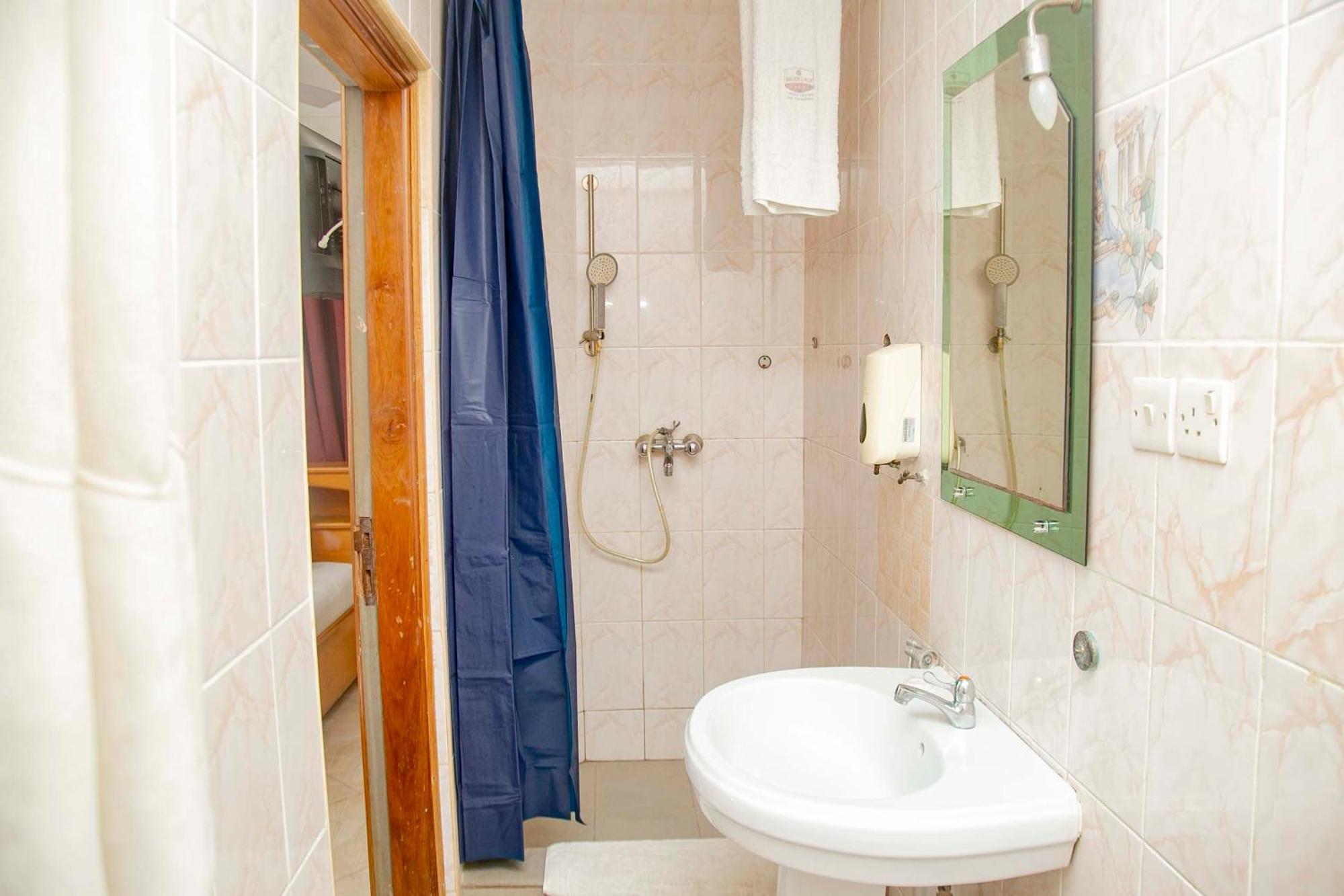 Brookvale Hotel Weija Luaran gambar