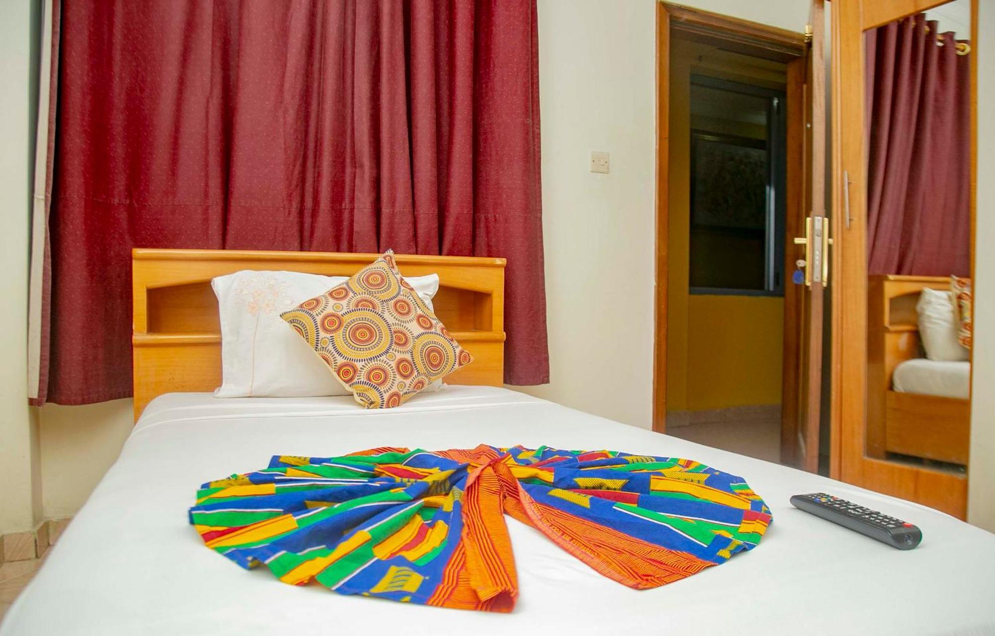Brookvale Hotel Weija Luaran gambar