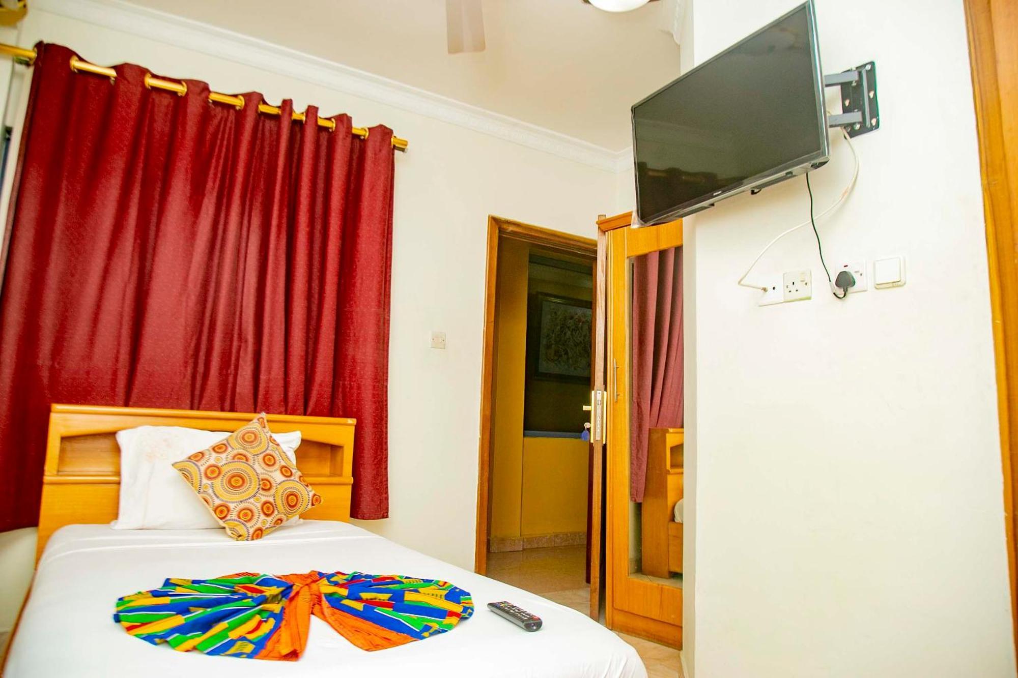 Brookvale Hotel Weija Luaran gambar